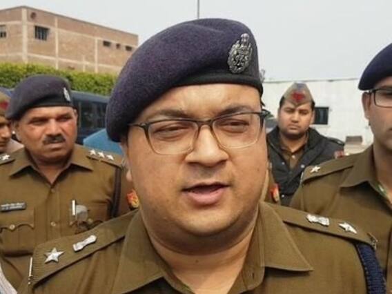 कानपुर पुलिस की चेतावनी- 'काउंटिग वाले दिन गड़बड़ी करने वालों को देखते ही गोली मारने के आदेश' कानपुर पुलिस की चेतावनी- 'काउंटिग वाले दिन गड़बड़ी करने वालों को देखते ही गोली मारने के आदेश'