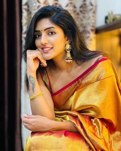 டோலிவுட் நடிகை ஈஷா ரெப்பா லேட்டஸ்ட் கிளிக்ஸ்