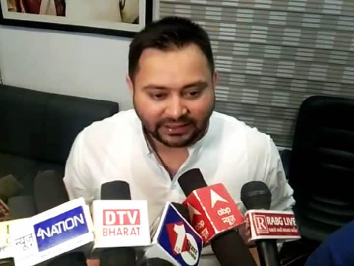 UP Election: Tejashwi Yadav said- Yogi Government will not be formed in UP, they eat ladoos of exit polls, Akhilesh Yadav will win ann UP Election: तेजस्वी बोले- यूपी में योगी सरकार की विदाई तय, वे एग्जिट पोल का लड्डू खाएं, जीत अखिलेश यादव की होगी