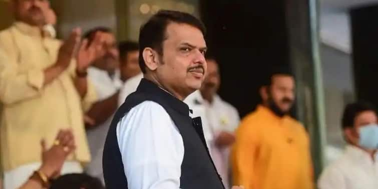 Devendra Fadnavis News Updates Mumbai Police will go to his house for interrogation BJP Agitation in Maharashtra Devendra Fadnavis : देवेंद्र फडणवीसांची आज त्यांच्या घरीच चौकशी; भाजपचं राज्यभर आंदोलन, नोटिशीची होळी करणार