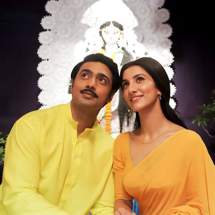 তাঁরা দুজনেই টলিউডের প্রথম সারির তারকা। শুধু তাই নয়, নায়কের মাথায় রয়েছে রাজনৈতিক গুরুদায়িত্বও। তবে একটুকরো ছুটি পেলেই তাঁরা বেরিয়ে পরেন ছুটি কাটাতে।