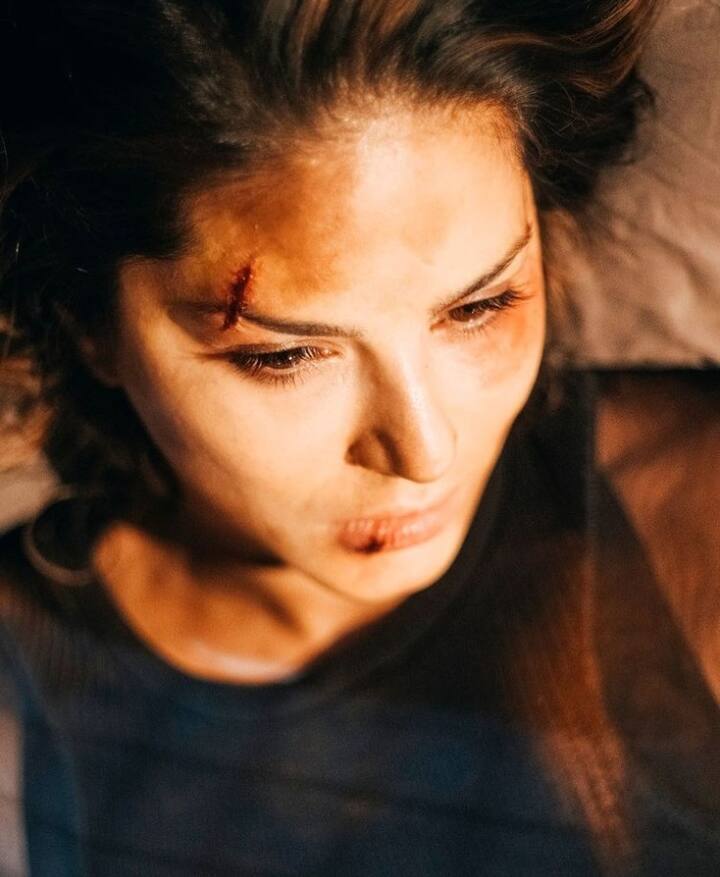 फिल्म रिलीज़ से पहले सनी ने अपने सोशल मीडिया हैंडल इंस्टाग्राम पर 'अनामिका' का जमकर प्रमोशन किया है.