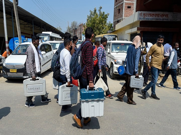 UP Election: EC Suspends Varanasi ADM, 2 Officials After Truck Carrying Training EVMs Intercepted UP Election: EC Suspends Varanasi ADM, 2 Officials After Truck Carrying Training EVMs Intercepted