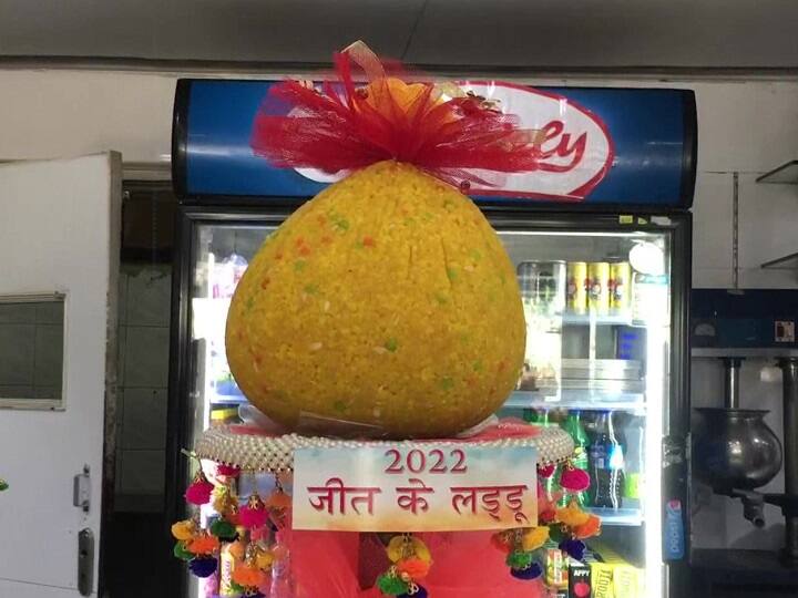 निवडून येण्याचा अंदाज आल्याने मिठाईची ऑर्डर