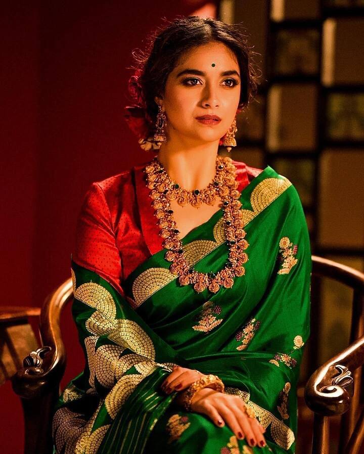 திரை மின்னத்தான் தரை மின்னத்தான் புது விண்மீனாய் இவள் வந்தாளே