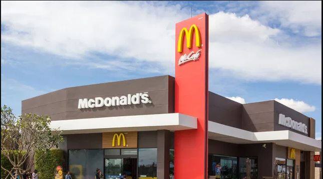 russia ukraine war mcdonalds will close all restaurants in russia support ukraine but employees get paid as usual Russia Ukraine War : McDonalds रशियातील 850 रेस्टॉरंट बंद करणार, जाणून घ्या काय असेल कर्मचाऱ्यांचं भविष्य?