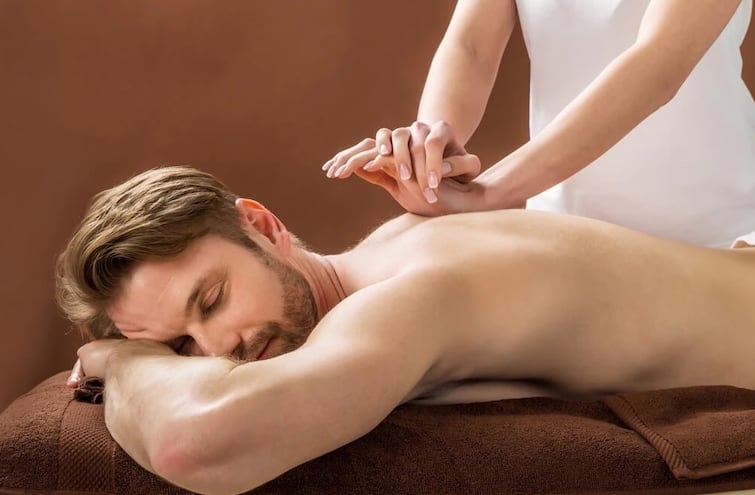 mustard oil Massage Benefits which is the best oil for body massage in winter mustard oil for body massage Body Massage In Winter: सर्दी में बॉडी मसाज के लिए क्यों खास है सरसों का तेल, जानें कब और कैसे करें मालिश