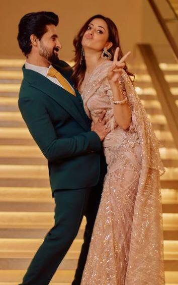 હવે બંનેના લગ્નને 9 વર્ષ થઈ ગયા છે, પરંતુ તેમના પ્રેમ સંબંધને 12 વર્ષ પૂરા થઈ ગયા છે.રવિ દુબે સાથેના પ્રેમ સંબંધને 12 વર્ષની ઉજવણી કરતા સરગુન મહેતાએ ઇન્ટાગ્રામ પર સુંદર અને રોમેન્ટિક તસવીરો શેર કરી છે.