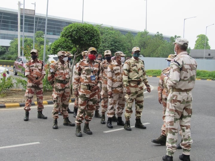 From paramilitary to section 144 tight security before Counting in UP punjab Uttarakhand Election Results 2022: कहीं देखते ही गोली मारने के आदेश, कहीं धारा-144, नतीजों से पहले चुनावी राज्यों में सुरक्षा के कड़े इंतजाम