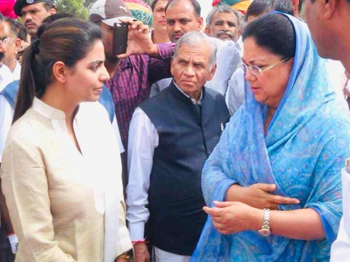 Rajasthan Congress leader Divya Maderna targeted water supply minister in assembly Praise Vasundhara Raje ANN Rajasthan News: कांग्रेस नेता दिव्या मदेरणा ने अपनी ही सरकार के मंत्री पर निशाना साधते हुए दे दी चेतावनी, वसुंधरा की तारीफ में कही ये बात