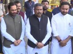 मतगणना से पहले चुनाव आयोग से मिला बीजेपी प्रतिनिधिमंडल, धर्मेंद्र प्रधान बोले- हार के डर से निराधार आरोप लगा रहे हैं अखिलेश