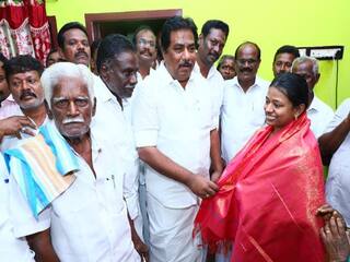 Russia Ukraine War: உக்ரைனில் இருந்து மதுரை திரும்பிய மாணவிகள் - சந்தித்து ஆறுதல் கூறிய அமைச்சர் மூர்த்தி