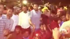 Varanasi : गाड़ी में EVM देख भड़के सपाई, बीच सड़क जमकर किया बवाल । Hindi News