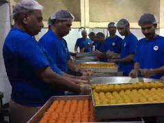 Punjab Election 2022: पंजाब में चुनाव के रिजल्ट से पहले तैयार हो रहा पॉलिटिकल लड्डू, देखे तस्वीरें