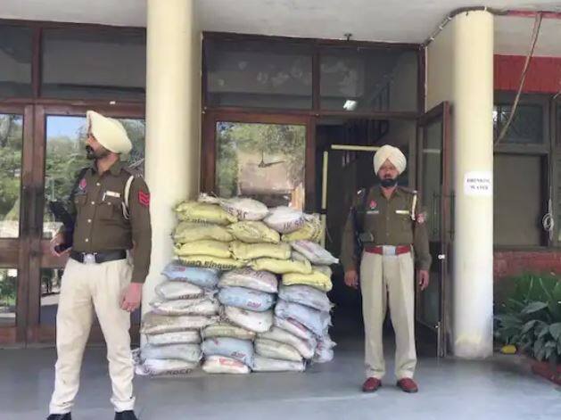 ਕਈ 'ਐਗਜ਼ਿਟ ਪੋਲ' ਨੇ ਕਾਂਗਰਸ ਦੀ ਲਗਾਤਾਰ ਦੂਜੀ ਵਾਰ ਸਰਕਾਰ ਨਾ ਬਣਾਉਣ ਦੀ ਭਵਿੱਖਬਾਣੀ ਕੀਤੀ ਹੈ, ਜਦਕਿ ਕਾਂਗਰਸ ਦੀ ਪੰਜਾਬ ਇਕਾਈ ਦੇ ਆਗੂ ਪਾਰਟੀ ਦੀ ਜਿੱਤ ਦਾ ਦਾਅਵਾ ਕਰ ਰਹੇ ਹਨ। 'ਆਪ' ਦੇ ਮੁੱਖ ਮੰਤਰੀ ਅਹੁਦੇ ਦੇ ਉਮੀਦਵਾਰ ਅਤੇ ਪਾਰਟੀ ਦੀ ਸੂਬਾ ਇਕਾਈ ਦੇ ਪ੍ਰਧਾਨ ਭਗਵੰਤ ਮਾਨ ਨੇ ਵੀ ਆਪਣੀ ਪਾਰਟੀ ਵੱਲੋਂ ਸੂਬੇ 'ਚ ਅਗਲੀ ਸਰਕਾਰ ਬਣਾਉਣ ਦਾ ਭਰੋਸਾ ਜਤਾਇਆ ਹੈ।