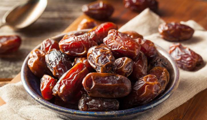 Dates Benefits: புற்றுநோய் பாதிப்புகளுக்கு சவால்விடும் மருத்துவ குணங்கள் நிறைந்த பேரீச்சை...!