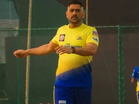 धोनीने आतापर्यंत 220 सामन्यात 4746 धावा केल्या आहेत. तर, 23 अर्धशतकं झळकावली आहेत.