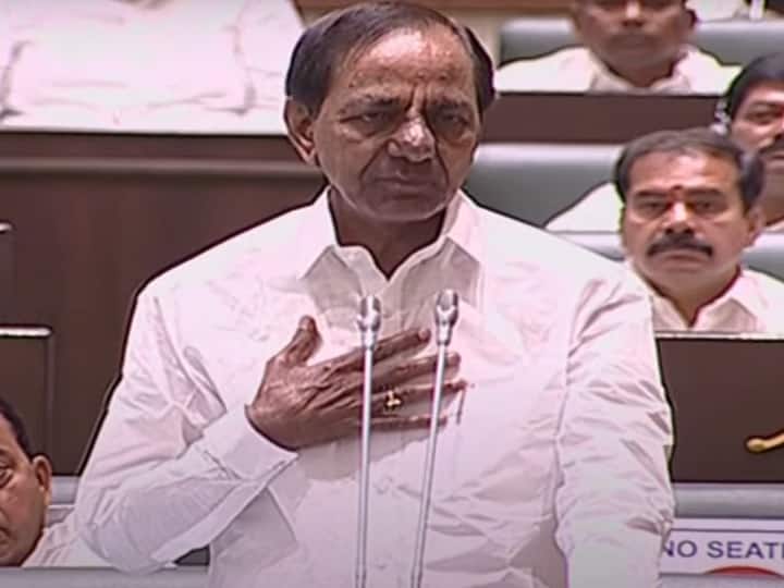 KCR said that they will help the students returning from Ukraine to complete their medicine studies KCR Ukraine Medical Students: ఉక్రెయిన్ విద్యార్థులకు కేసీఆర్ బంపర్ ఆఫర్ - వారిని డాక్టర్లను చేస్తామని భరోసా !