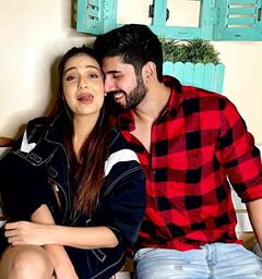 ब्रेकअप के बाद दिव्या अग्रवाल ने शेयर कीं ऐसी फोटोज़, लिखा 'सीख रही हूं...'