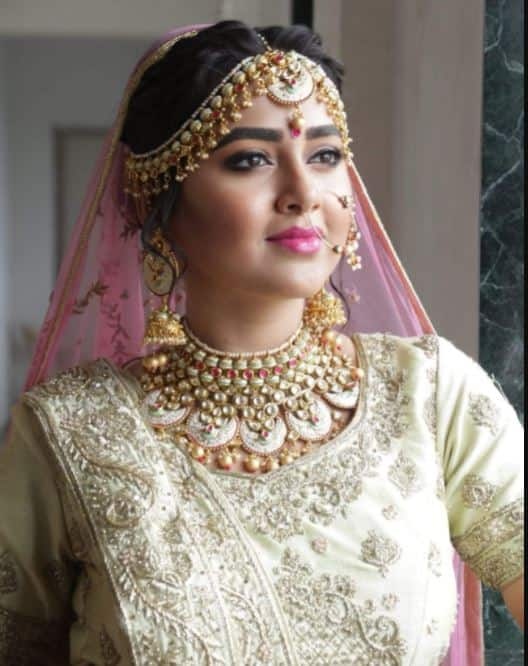 Tejaswi Parkash seen in dulhan Look video viral ਸਿਰ 'ਤੇ ਸਿੰਦੂਰ, ਮੱਥੇ 'ਤੇ ਬਿੰਦੀ, ਨਵੀਂ ਵਿਆਹੀ ਦੁਲਹਨ ਦੇ ਲੁੱਕ 'ਚ ਦਿਖੀ ਤੇਜਸਵੀ ਪ੍ਰਕਾਸ਼, ਫੈਨਜ਼ ਬੰਨ੍ਹ ਰਹੇ ਤਰੀਫਾਂ ਦੇ ਪੁਲ