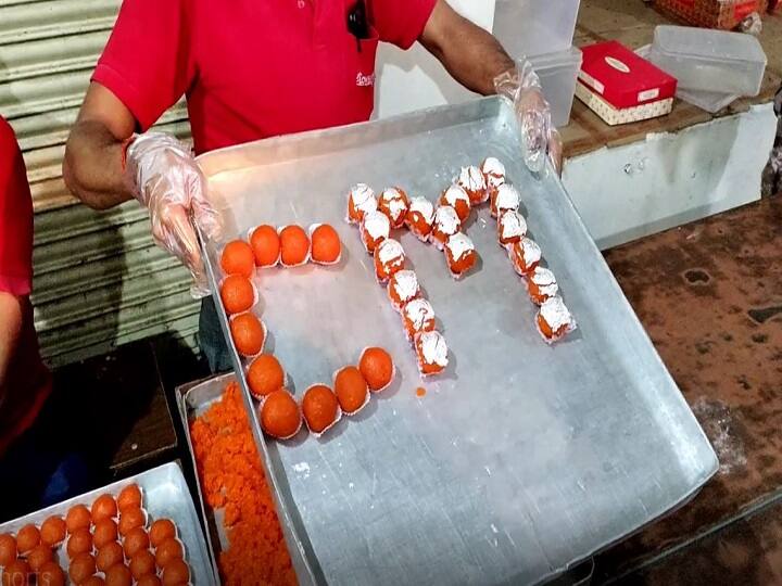 Punjab election result 2022 bathinda aap party workers prepare laddus before results Punjab Result AAP : लाडूसाठी ऑर्डर, सेलिब्रेशन सुरु, पंजाबमध्ये 'आप' धुरळा उडवणार?