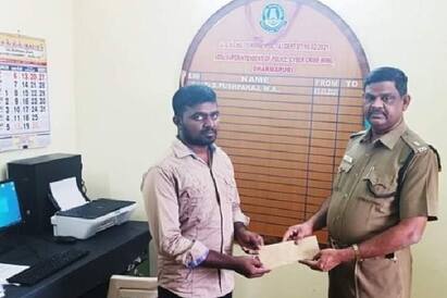 Cyber crime police hand over Rs 18,000 near Dharmapuri ஆன்லைனில் திருடப்பட்ட 18,000 பணம் - 48 மணி நேரத்தில் மீட்ட தருமபுரி சைபர் க்ரைம் போலீசார்