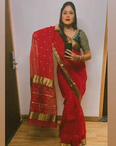 Akshaya Deodhar: मोकळे केस, लाल साडी; 'पाठकबाईंची' स्टाईल लय भारी!