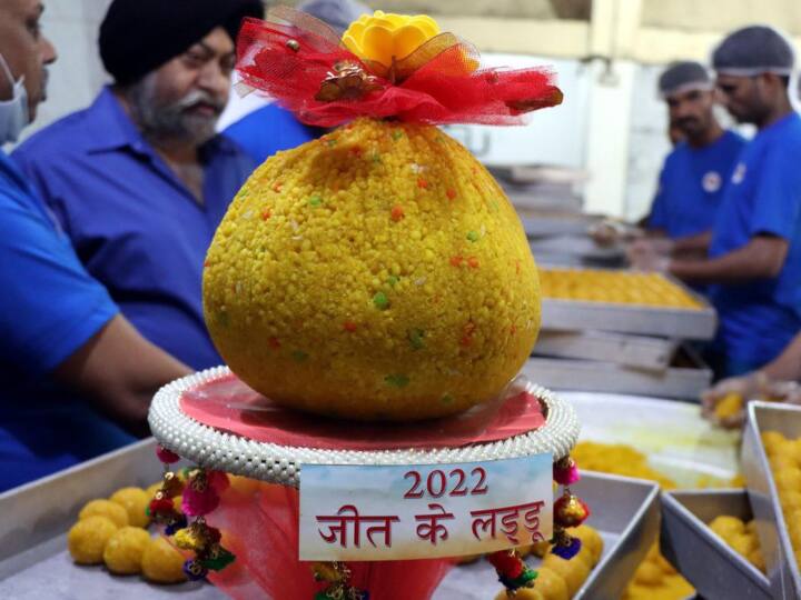 पंजाब समेत पांच राज्यों के विधानसभा चुनाव का रिजल्ट कल आ रहा है. इससे पहले ही कई जगहों पर मिठाई बनाने की तैयारियां शुरु हो गई हैं.