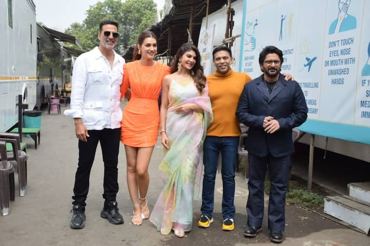 বেশ কিছুদিন আগে শোনা গিয়েছিল, কোনও কারণে কৌতুক অভিনেতা কপিল শর্মার উপর চটেছেন অক্ষয় কুমার। আর সেই কারণেই 'দ্য কপিল শর্মা শো'-এ এই ছবির প্রোমোশনের জন্য যেতে রাজি নন তিনি।