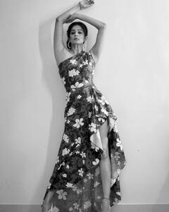 Actress priyamani : நீல நிற உடையில் பின்னியெடுத்த ப்ரியாமணி.. மாஸ் போஸ்..க்ளாஸ் லுக்!