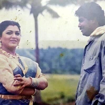 அந்த வரிசையில், இயக்குனர் சுந்தர் சி உடனான தனது 22வது திருமண ஆண்டு விழாவையொட்டி இன்ஸ்டாகிராமில் பழைய புகைப்படங்களை பகிர்ந்திருக்கிறார். இது வைரலாகி வருகிறது.