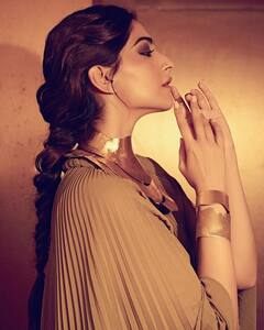 इन एक्ट्रेसेस के ग्लैमरस लुक से नजरें हटाना है मुश्किल, आप भी ले सकती हैं इनसे फैशन इंस्पिरेशन