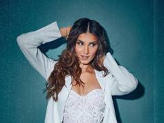 PHOTO : मोकळे केस, नखरेल अदा; ताराच्या लूकवर चाहते फिदा!