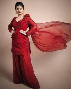 'ऐसे ना मुझे तुम देखो..' प्राजक्ताच्या लूकवर चाहते घायाळ!