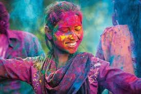 Holi 2022 who does not like to play colors in the festival of holi knowing which color Holi 2022:  જાણો ક્યાં રંગથી હોળી રમવાથી  સમાજમાં માન સન્માન વધવાની સાથે ધન સંપત્તિમાં થશે વૃદ્ધિ