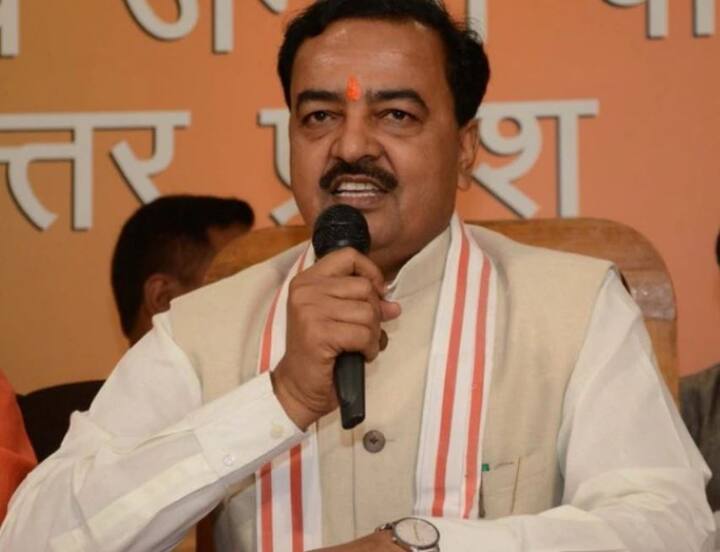 सिराथु विधानसभा सीट से पीछे चुनावी मैदान में उतरे डिप्टी सीएम केशव प्रसाद मौर्य भी पीछे चल रहे हैं.