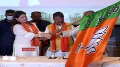 Srabanti Chatterjee: ‘শ্রাবন্তী সবচেয়ে চালাক, অকাতরে দিয়েছে-পেয়েছে’, দলত্যাগীদের নিশানা করে ফের ট্যুইট তথাগতর | Bangla News