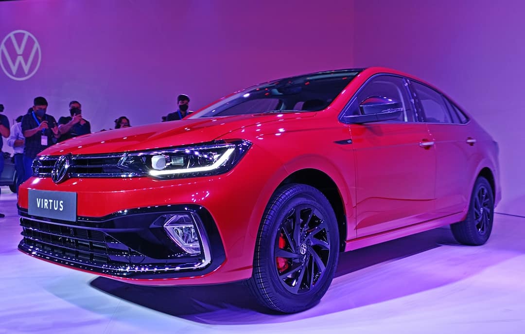 રેડ એમ્બિએન્ટ લાઇટ, કનેક્ટેડ કાર ટેકનોલોજી અને 521 લીટર બૂટ સ્પેસ સાથે કેવી છે ફોક્સવેગન વર્ટસ 2022 Volkswagen Virtus 1.5 TSI GT First look review રેડ એમ્બિએન્ટ લાઇટ, કનેક્ટેડ કાર ટેકનોલોજી અને 521 લીટર બૂટ સ્પેસ સાથે કેવી છે ફોક્સવેગન વર્ટસ