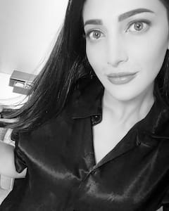 Shruti Haasan Photos: ఓవైపు నటసింహం, మరోవైపు మెగాస్టార్ తో శ్రుతి ఆన్ స్క్రీన్ కెమెస్ట్రీ వర్కౌట్ అయ్యేనా