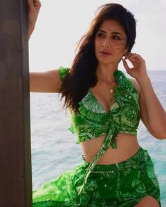 Katrina Kaif pics: பிகினி உடையில் கலக்கும் கத்ரினாவின் இன்ஸ்டா க்ளிக்ஸ்..!!