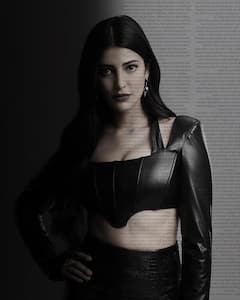 Shruti Haasan Photos: ఓవైపు నటసింహం, మరోవైపు మెగాస్టార్ తో శ్రుతి ఆన్ స్క్రీన్ కెమెస్ట్రీ వర్కౌట్ అయ్యేనా