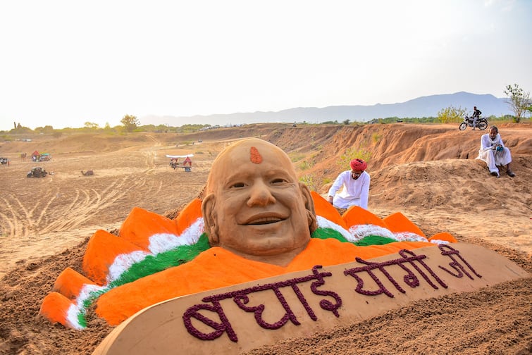 Uttar Pradesh Election Result 2022: Yogi Adityanath emerges as winner in the prestige fight before 2024 Lok Sabha Elections Uttar Pradesh Election Result 2022: বুলডোজারে বিরোধীদের গুঁড়িয়ে উত্তরপ্রদেশের কুর্সিতে ফের যোগী আদিত্যনাথ