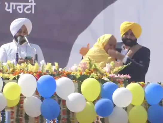 ਪੰਜਾਬ ਵਿੱਚ ਆਮ ਆਦਮੀ ਪਾਰਟੀ ਦੇ ਸੀਐਮ ਉਮੀਦਵਾਰ ਭਗਵੰਤ ਮਾਨ ਦੀ ਮਾਂ ਅਤੇ ਭੈਣ ਨੇ ਜਿੱਤ ਲਈ ਲੋਕਾਂ ਦਾ ਧੰਨਵਾਦ ਕੀਤਾ।