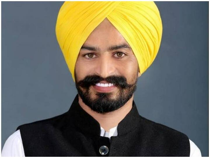 Punjab Result 2022 AAP Candidate Labh Singh Ugoke defeat CM Charanjit Singh Channi Bhadaur work in Mobile repare shop his profile Punjab Result 2022: मोबाइल रिपेयर की दुकान में नौकरी, मां हैं सफाई कर्मचारी... मुख्यमंत्री चन्नी को 37 हजार वोटों से हराने वाले लाभ सिंह उगोके कौन हैं?