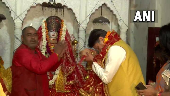 BJP leader Rajeshwar Singh offers prayers at Chandrika Devi Temple ahead of counting of votes, in Lucknow. (Photo:ANI)