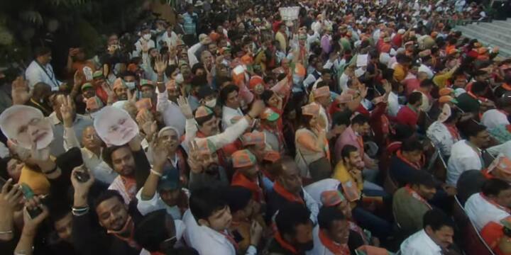 भाजपने विधानसभा निवडणुकीत बाजी मारल्याने भाजप कार्यकर्त्यांमध्ये उत्साहाचे वातावरण आहे.