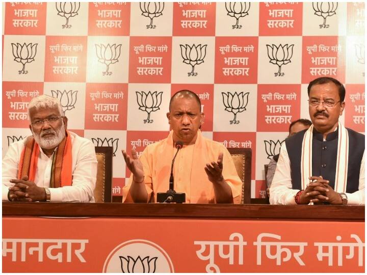 विश्लेषकों के अनुसार उत्तर प्रदेश के विधानसभा चुनाव में भारतीय जनता पार्टी की पूर्ण बहुमत की जीत ने मुख्यमंत्री योगी आदित्यनाथ के सियासी कद को और बड़ा कर दिया है. योगी ने यह भी मिथक तोड़ दिया कि जो मुख्यमंत्री नोएडा जाता है उसकी कुर्सी चली जाती है और कई बार नोएडा जाने के बावजूद वह उत्तर प्रदेश में लगातार पिछले पांच वर्ष से मुख्यमंत्री बने हुए हैं.