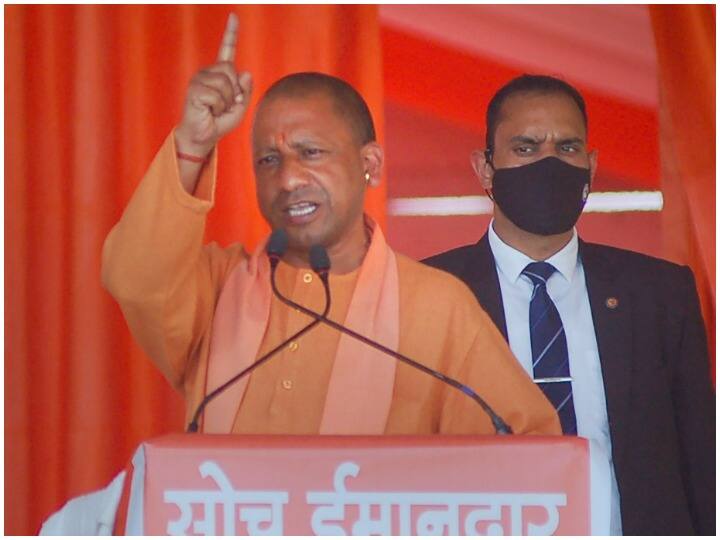 उत्तर प्रदेश में 2017 के विधानसभा चुनावों में भाजपा की शानदार जीत के बाद योगी आदित्यनाथ मुख्यमंत्री पद के लिए एक अप्रत्याशित पसंद थे. हिंदुत्व के लिए एक ‘पोस्टर बॉय’, भगवा वस्त्र पहनने वाले आदित्यनाथ को एक तेजतर्रार नेता माना जाता है.