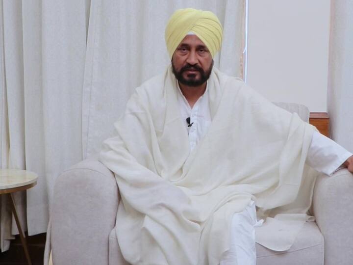 पंजाब के मुख्यमंत्री चरणजीत सिंह चन्नी विधानसभा चुनाव में आप उम्मीदवारों से हार गए हैं. वे अपनी दोनों भदौर और चमकौर साहिब सीट पर चुनाव हार गए.