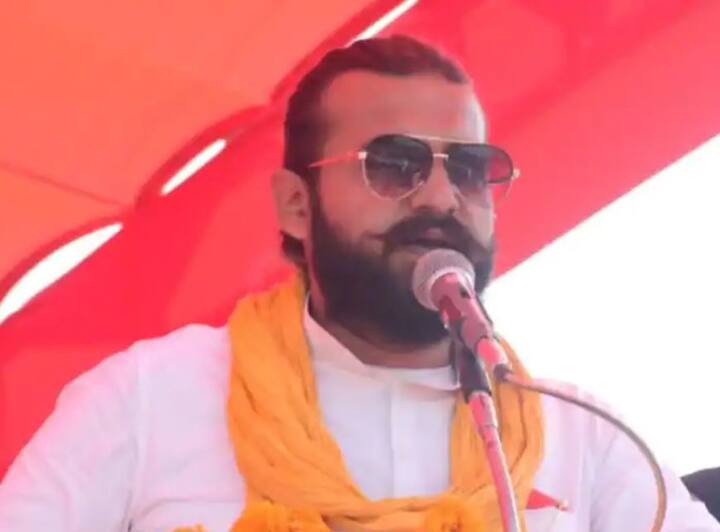 9 राउंड की गिनती के बाद मऊ सदर सीट से मुख्तार अंसारी के बेटे अब्बास अंसारी पीछे चल रहे हैं. वह दूसरे नंबर पर बने हुए हैं. उनके अब्बास अंसारी सुहेलदेव भारतीय समाज पार्टी के टिकट पर मैदान में हैं.वहीं पहले नंबर पर बीजेपी के अशोक कुमार सिंह हैं.